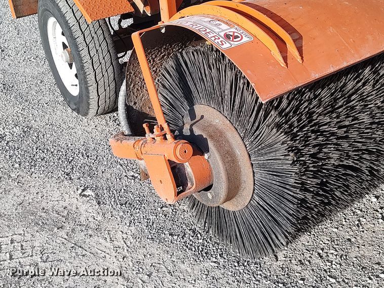 image for item LU9174 2018 Broce RCT350  broom