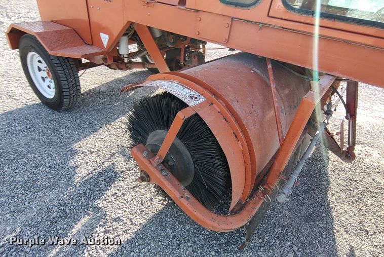 image for item LU9174 2018 Broce RCT350  broom