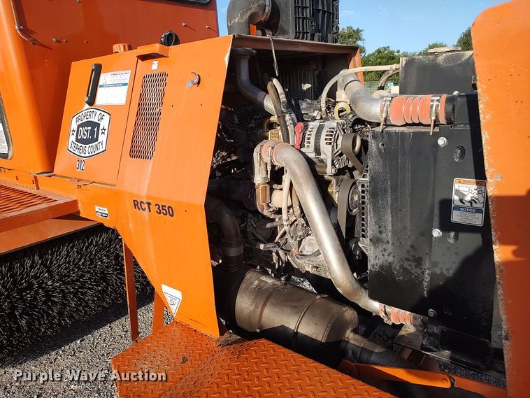 image for item LU9174 2018 Broce RCT350  broom