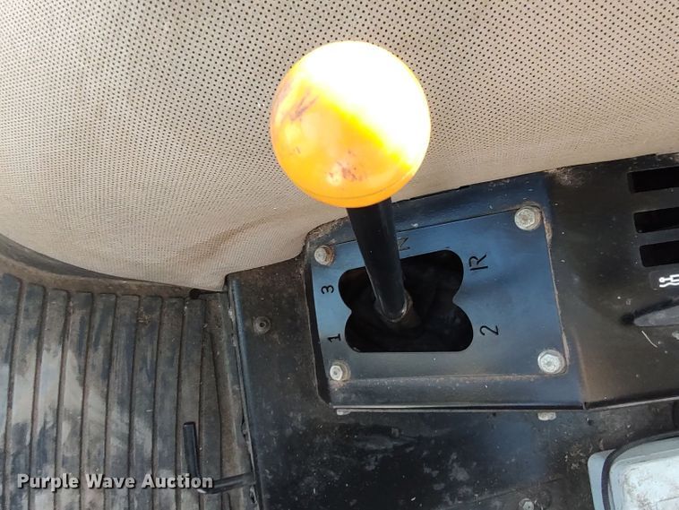 image for item LU9175 2006 John Deere 6403  tractor