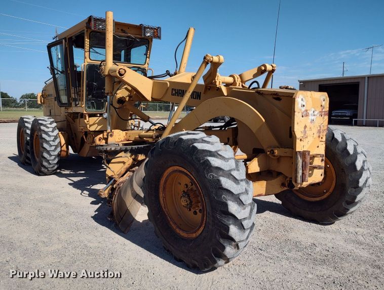 image for item LU9179 1993 Champion 720A  motor grader