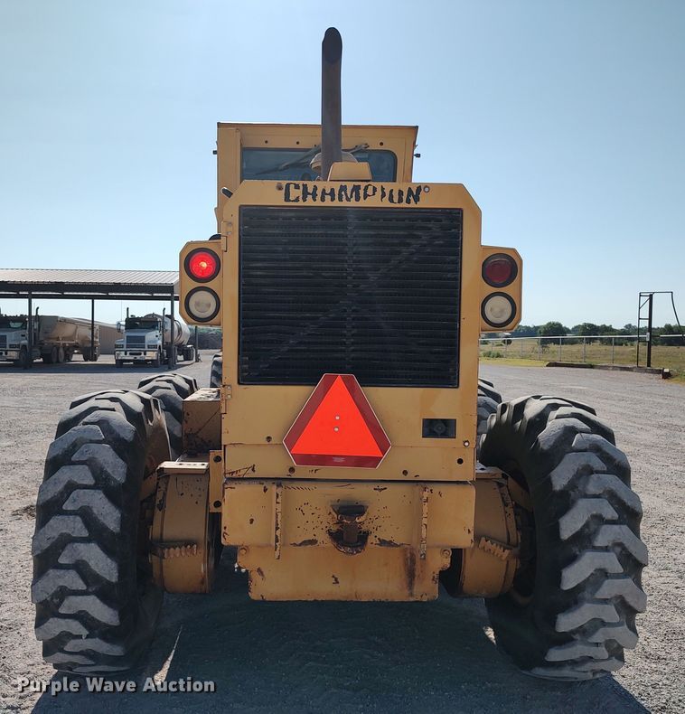image for item LU9179 1993 Champion 720A  motor grader