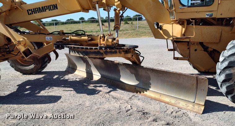 image for item LU9179 1993 Champion 720A  motor grader