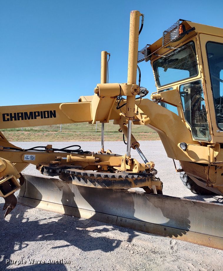 image for item LU9179 1993 Champion 720A  motor grader