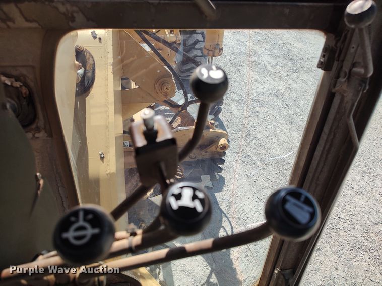 image for item LU9179 1993 Champion 720A  motor grader