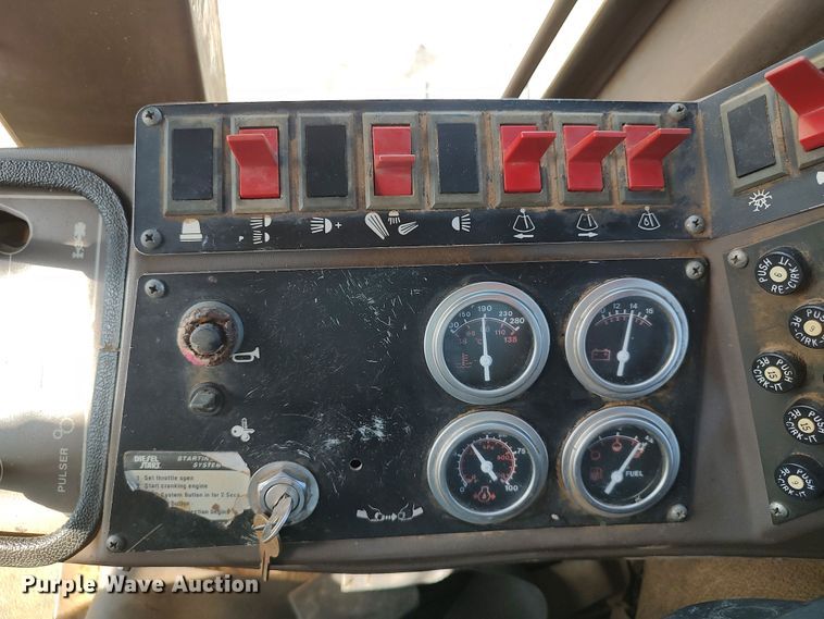 image for item LU9179 1993 Champion 720A  motor grader