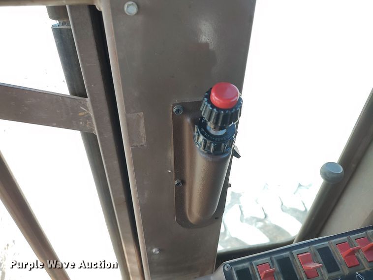 image for item LU9179 1993 Champion 720A  motor grader