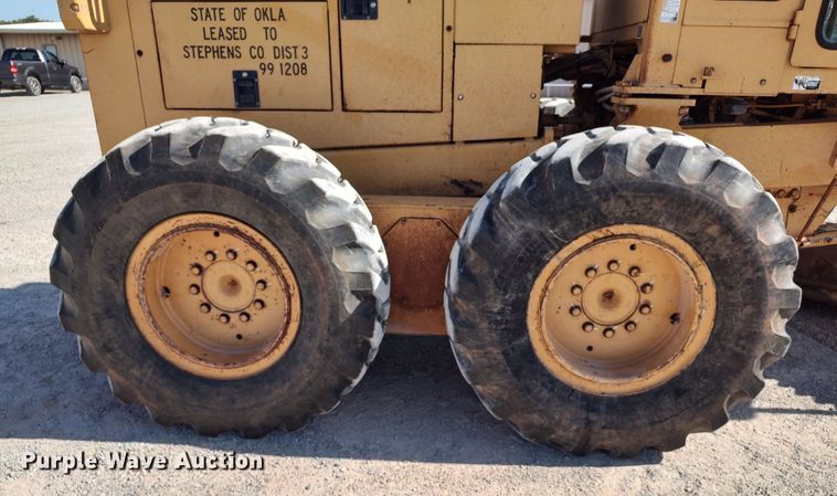 image for item LU9179 1993 Champion 720A  motor grader