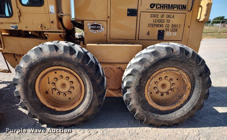 image for item LU9179 1993 Champion 720A  motor grader