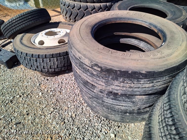 image for item LU9181 Tires and wheels
