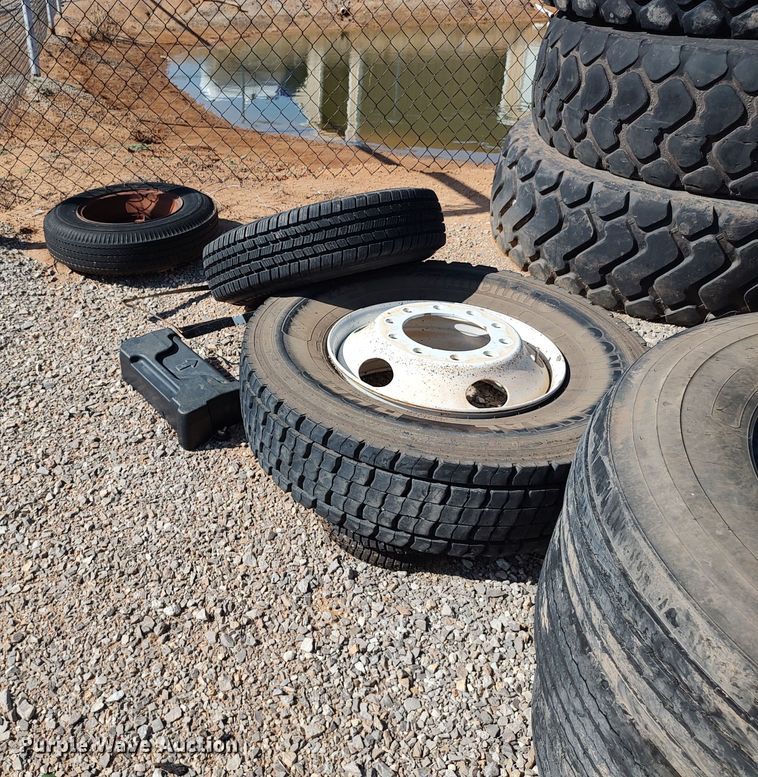 image for item LU9181 Tires and wheels