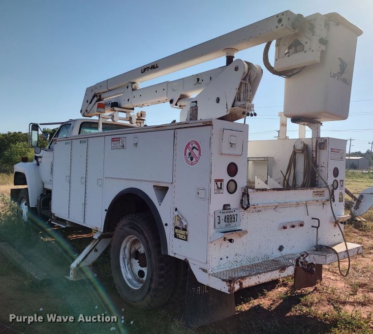 image for item LU9207 1994 Ford F700  bucket truck