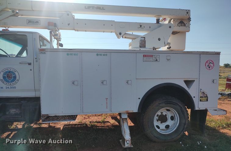 image for item LU9207 1994 Ford F700  bucket truck