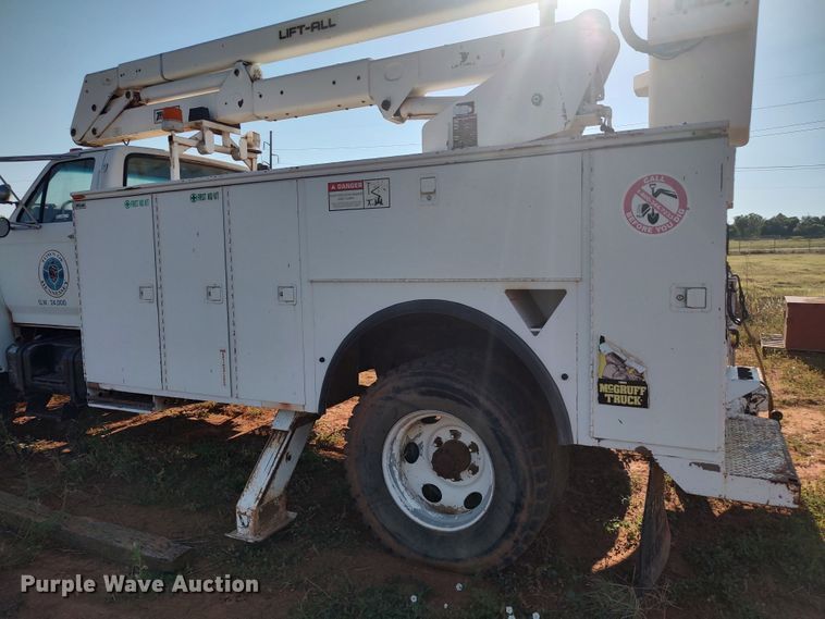image for item LU9207 1994 Ford F700  bucket truck
