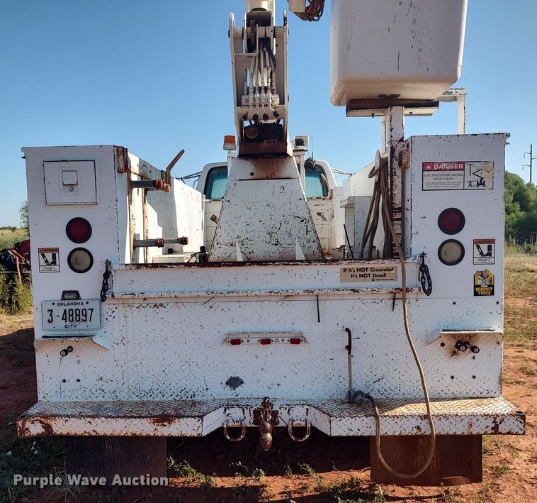 image for item LU9207 1994 Ford F700  bucket truck