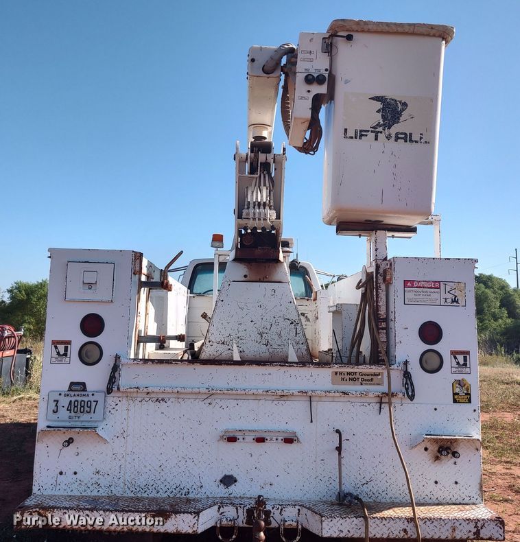 image for item LU9207 1994 Ford F700  bucket truck