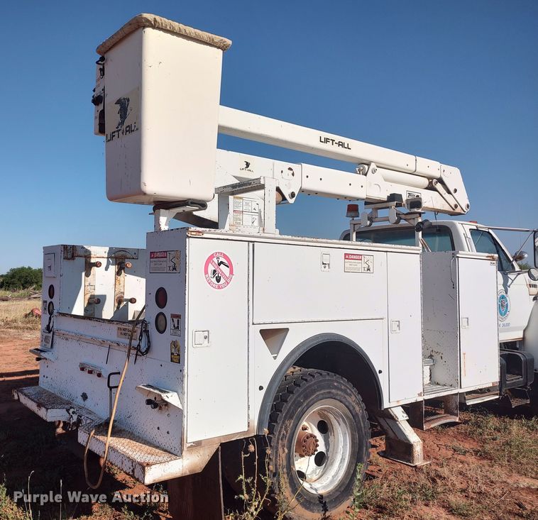 image for item LU9207 1994 Ford F700  bucket truck