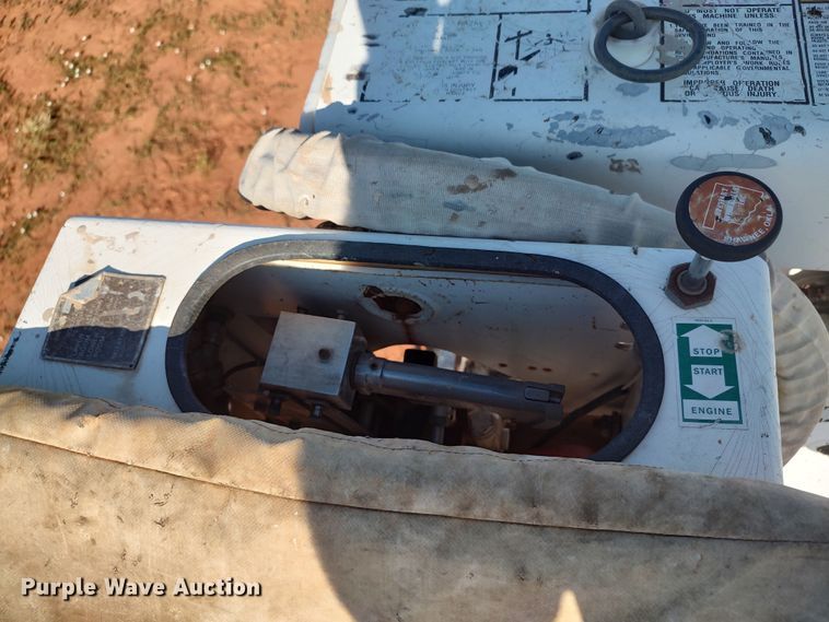 image for item LU9207 1994 Ford F700  bucket truck