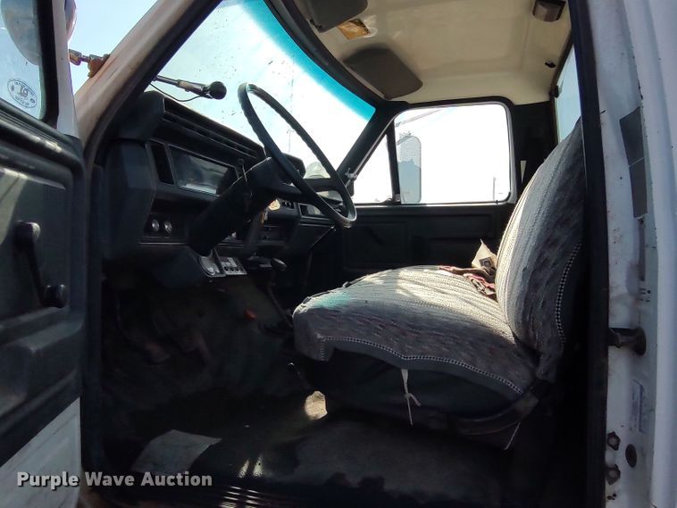 image for item LU9207 1994 Ford F700  bucket truck