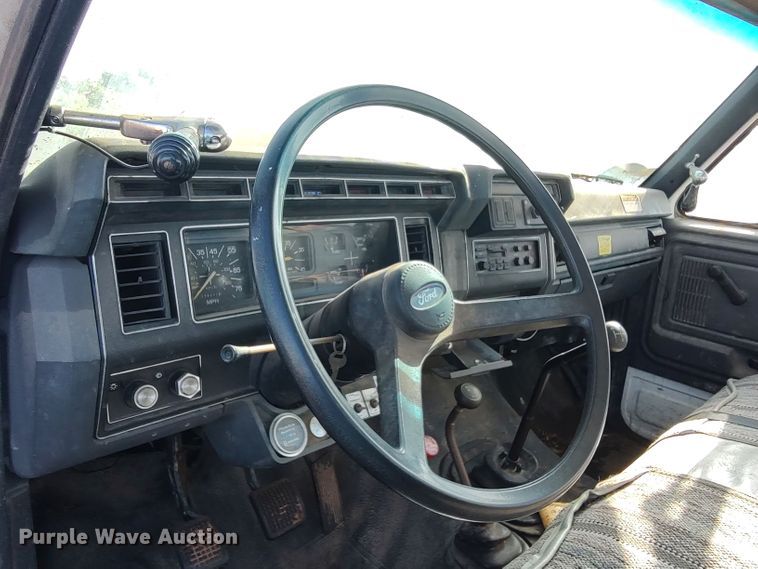 image for item LU9207 1994 Ford F700  bucket truck