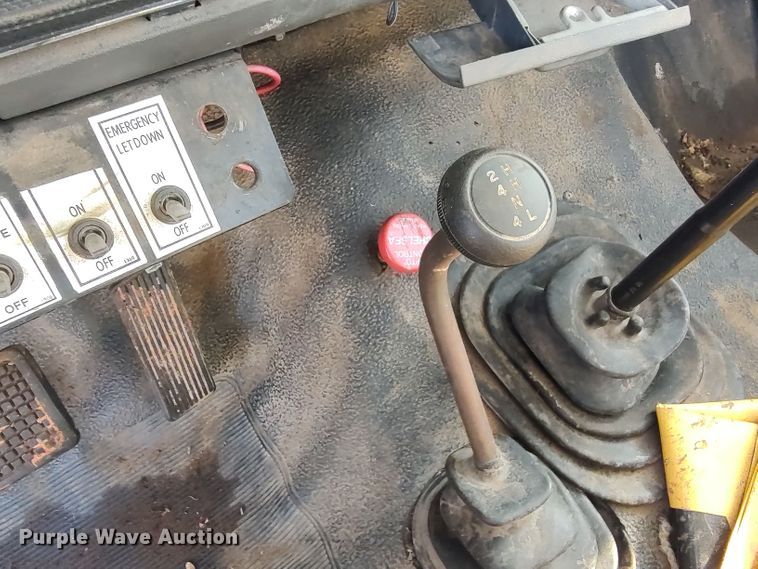 image for item LU9207 1994 Ford F700  bucket truck