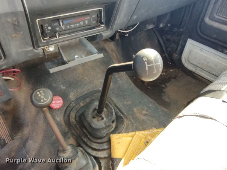 image for item LU9207 1994 Ford F700  bucket truck