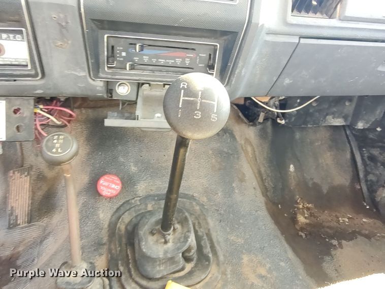 image for item LU9207 1994 Ford F700  bucket truck