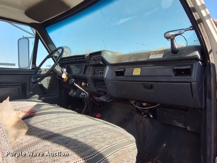 image for item LU9207 1994 Ford F700  bucket truck