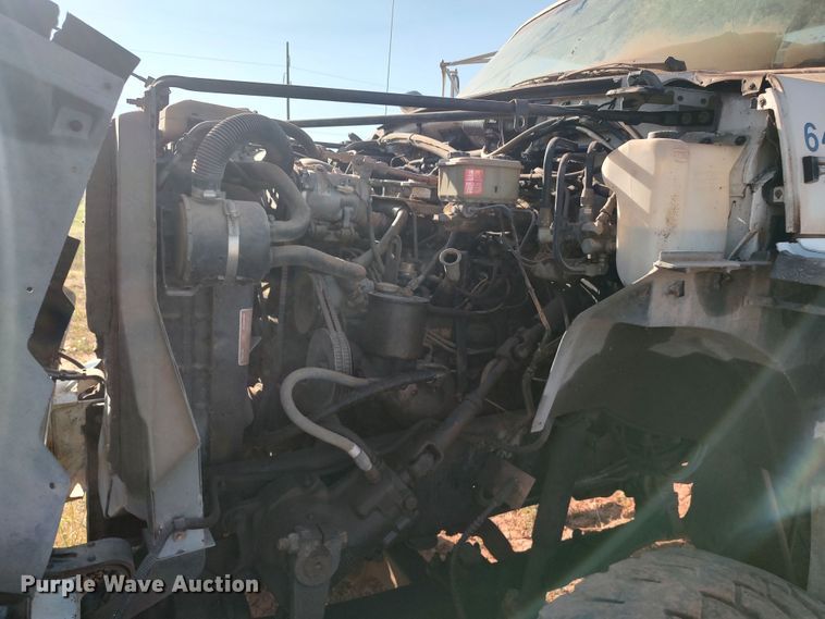 image for item LU9207 1994 Ford F700  bucket truck