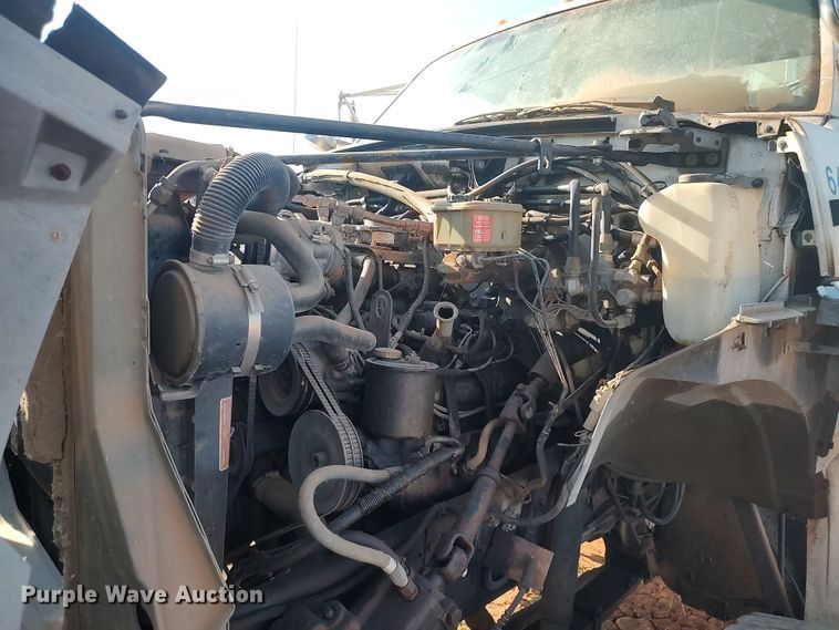 image for item LU9207 1994 Ford F700  bucket truck