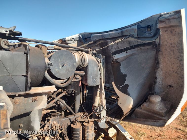 image for item LU9207 1994 Ford F700  bucket truck