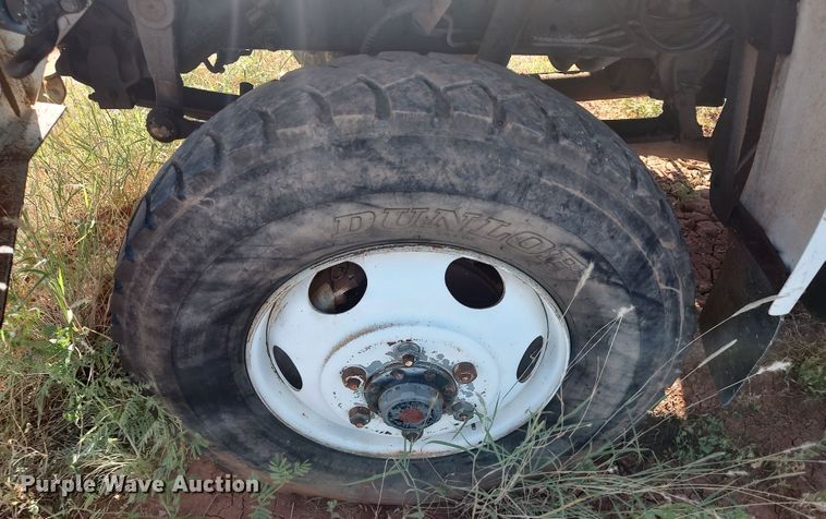 image for item LU9207 1994 Ford F700  bucket truck