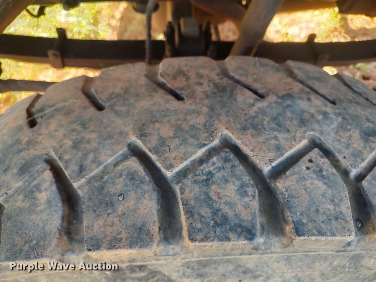 image for item LU9207 1994 Ford F700  bucket truck