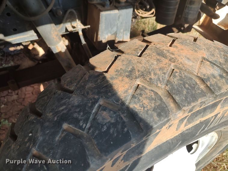 image for item LU9207 1994 Ford F700  bucket truck