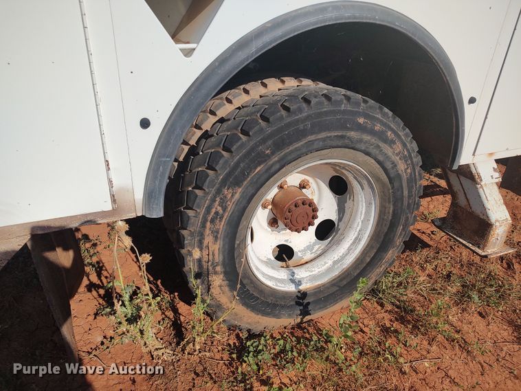 image for item LU9207 1994 Ford F700  bucket truck