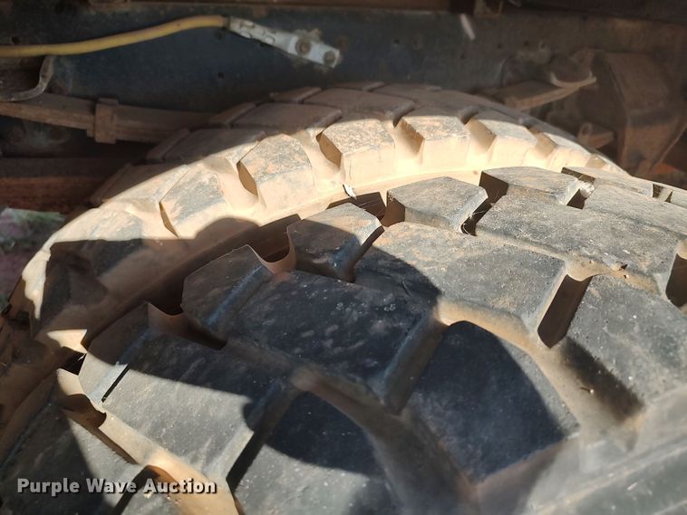 image for item LU9207 1994 Ford F700  bucket truck