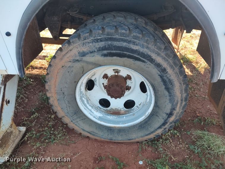 image for item LU9207 1994 Ford F700  bucket truck