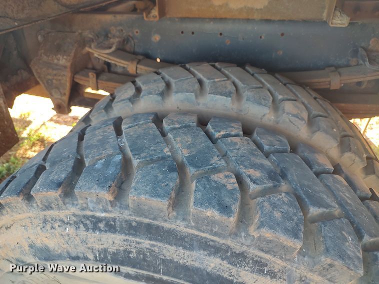 image for item LU9207 1994 Ford F700  bucket truck