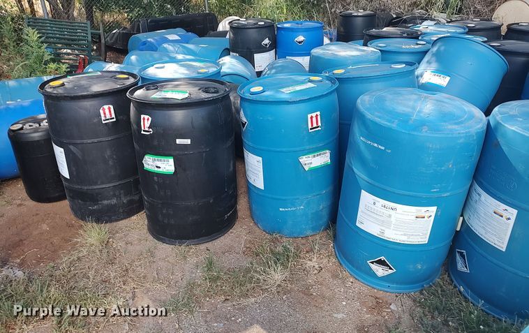 image for item LU9209 Approximately 35 plastic drums