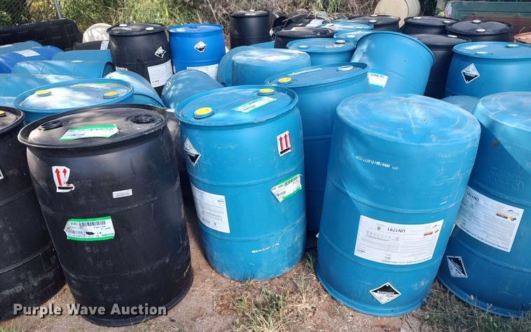 image for item LU9209 Approximately 35 plastic drums