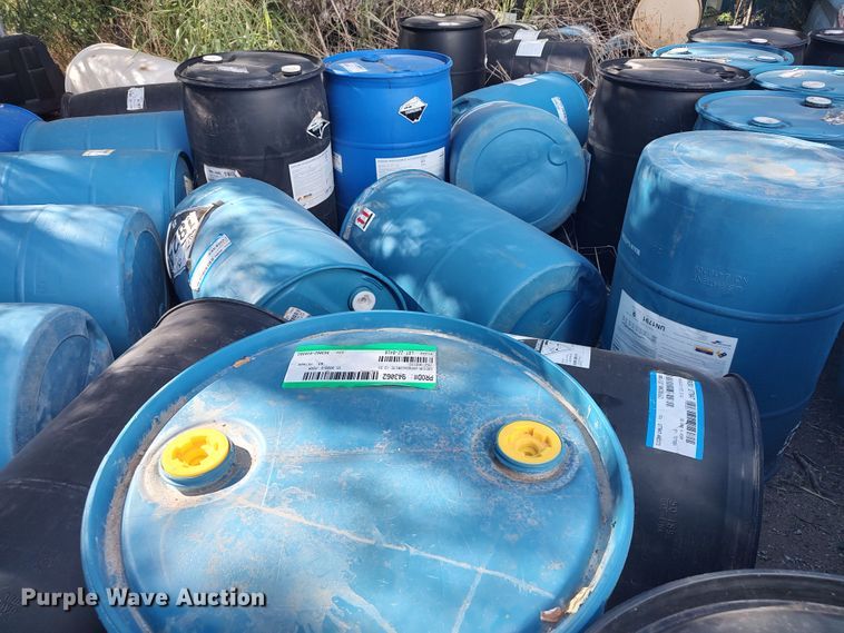 image for item LU9209 Approximately 35 plastic drums
