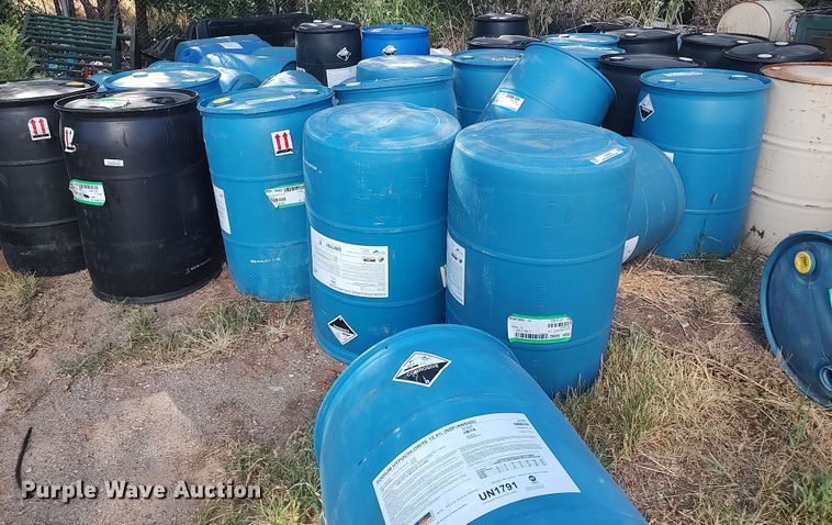 image for item LU9209 Approximately 35 plastic drums