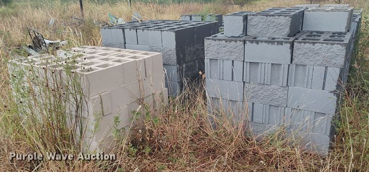 image for item LU9260 Approximately 120 concrete blocks