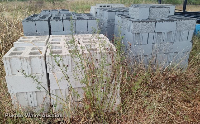 image for item LU9260 Approximately 120 concrete blocks