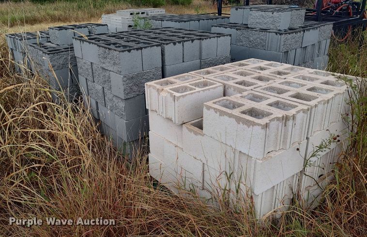 image for item LU9260 Approximately 120 concrete blocks