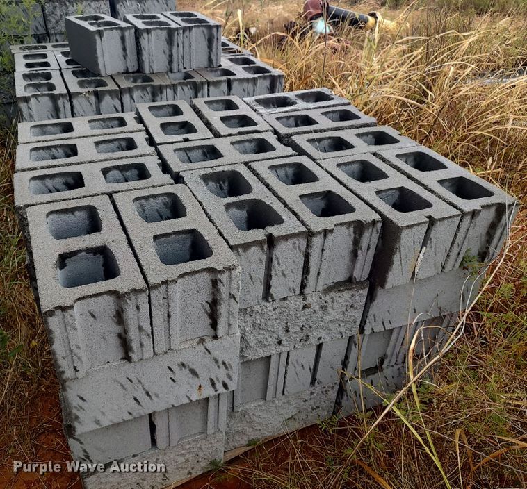 image for item LU9260 Approximately 120 concrete blocks