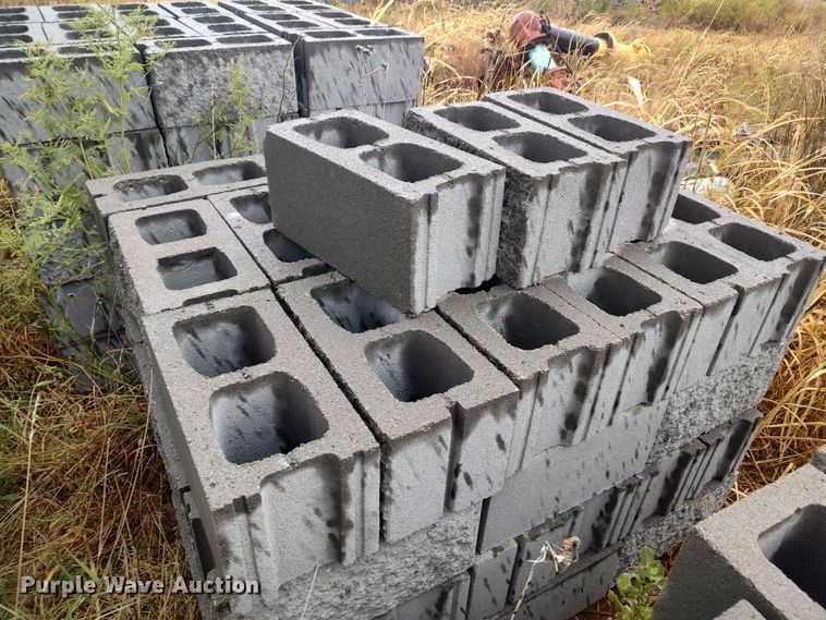 image for item LU9260 Approximately 120 concrete blocks