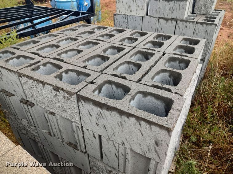 image for item LU9260 Approximately 120 concrete blocks