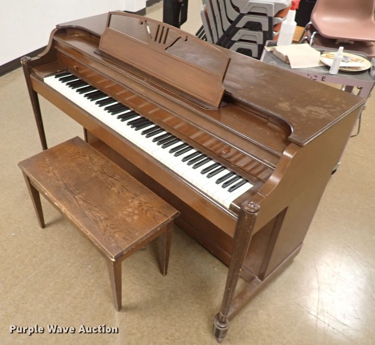 image for item LU9446 Baldwin  piano