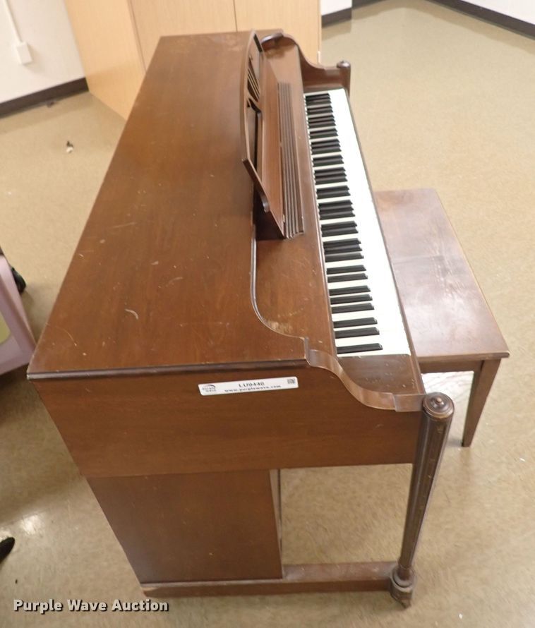 image for item LU9446 Baldwin  piano